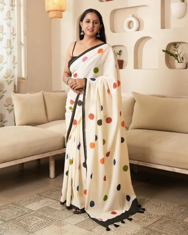 Beige_Cotton_Polka_Dot_Printed_Mul_Saree_With_Tassels_For_Women